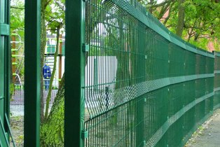 Забор из сварной сетки на детской площадке в Джанкое 